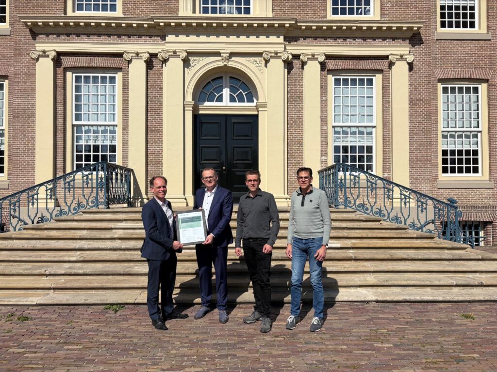 Handing over BREEAM certificate for Het Loo Palace.