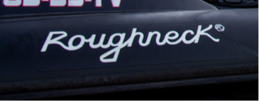 Roughneck logo op RIB gemonteerd