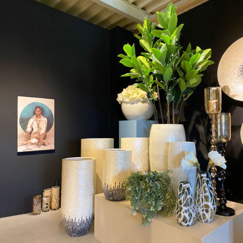 MOTHER OF PEARL hoge schelpenvaas wit parelmoer 120cm