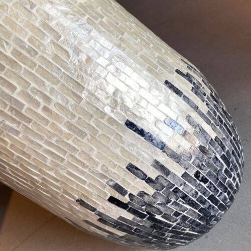 MOTHER OF PEARL hoge schelpenvaas wit parelmoer 120cm