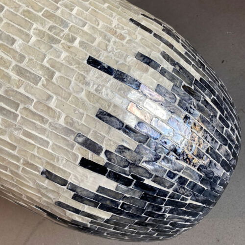 MOTHER OF PEARL hoge schelpenvaas wit parelmoer 120cm