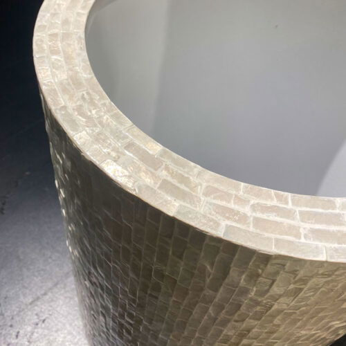MOTHER OF PEARL hoge schelpenvaas wit parelmoer 120cm