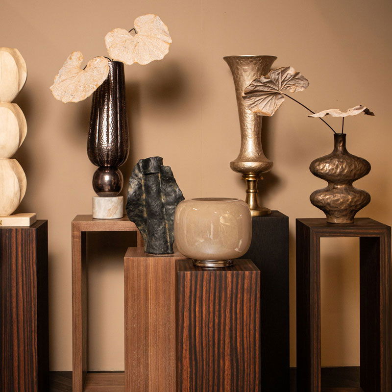 MARIVE luxe design vaas op marmer voet metalen hoge decoratievaas 60cm