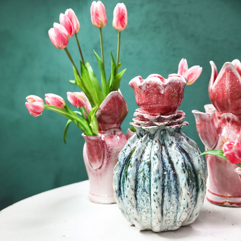 TAGEE design vaas decoratievaas turquoise roze keramiek met roos 33cm