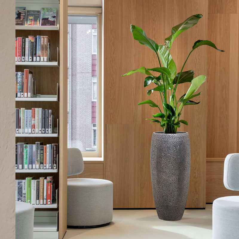 OPUS hoge zilver grijs metalen vaas bloempot voor binnen 75cm
