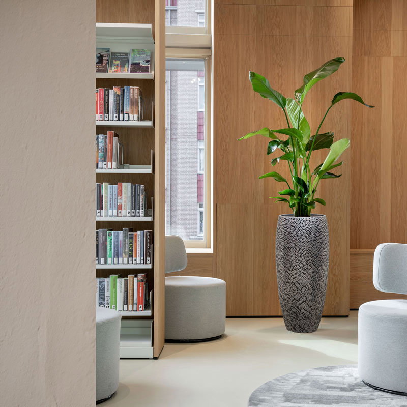 OPUS hoge zilver grijs metalen vaas bloempot voor binnen 75cm