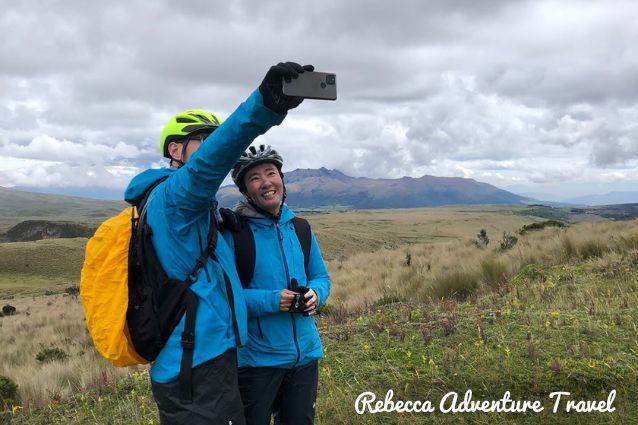 Couple in an adventure in Cotopaxi.