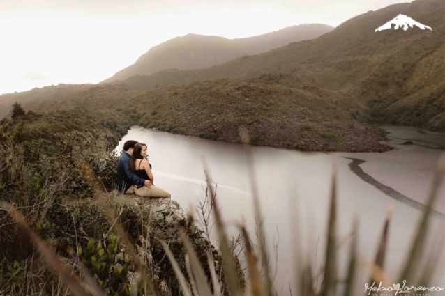 couple enjoying Andean landscape in Ecuador