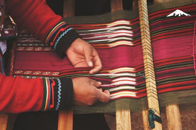 Peru travel experiences - weavers