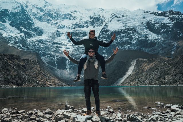 Travelers reaching lake at the mountains. - Rebecca's Bucket List