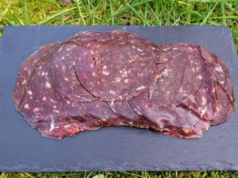 grasgevoerd rundvleeswaren salami