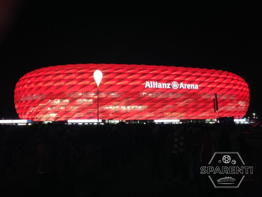 De buitenkant van de Allianz Arena in München