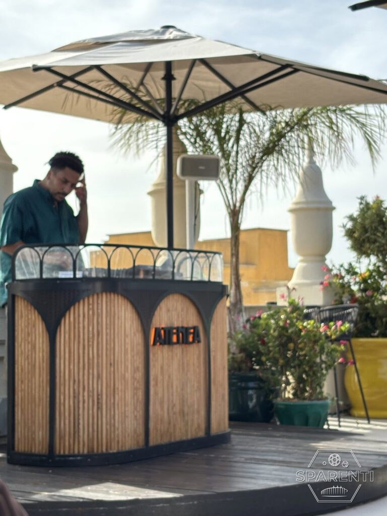 De dj-booth op het dakterras van Atenea Sky in Valencia