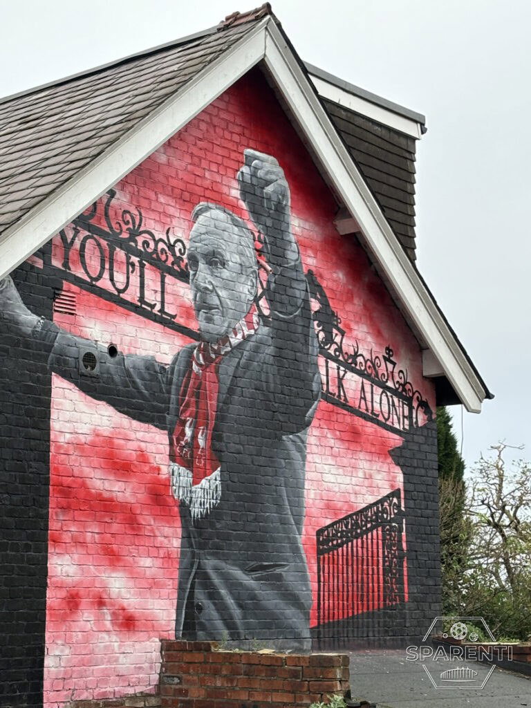 Mural van Bill Shankly op een gevel bij Anfield