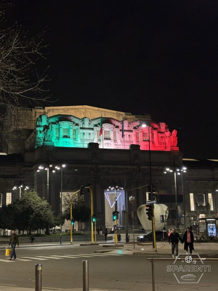 Het stadion van Atalanta in de kleuren van de Italiaanse vlag
