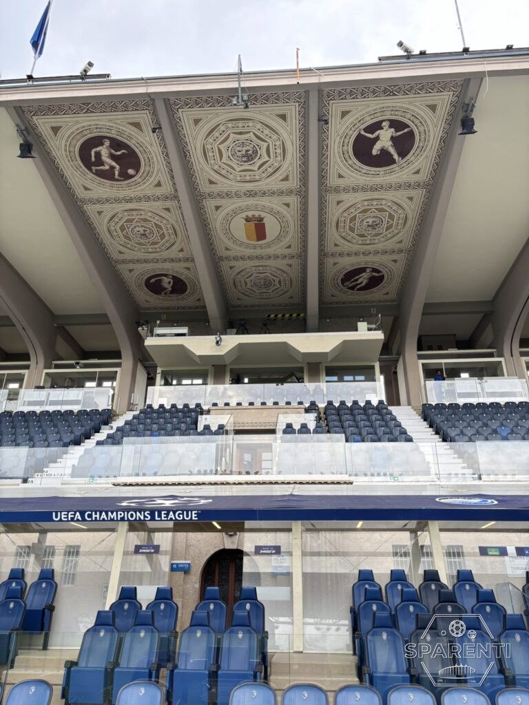 De tribune van het stadion van Atalanta