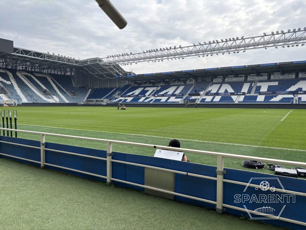 Het veld van Atalanta met de tribunes eromheen