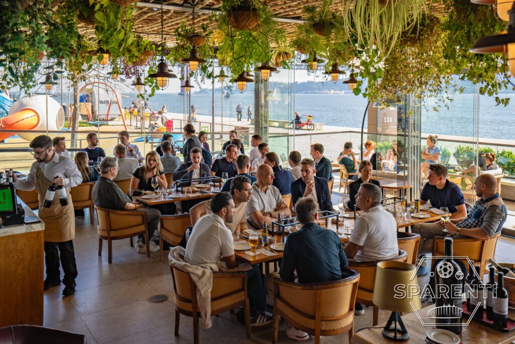 Het terras van SUD Lisboa aan de Taag
