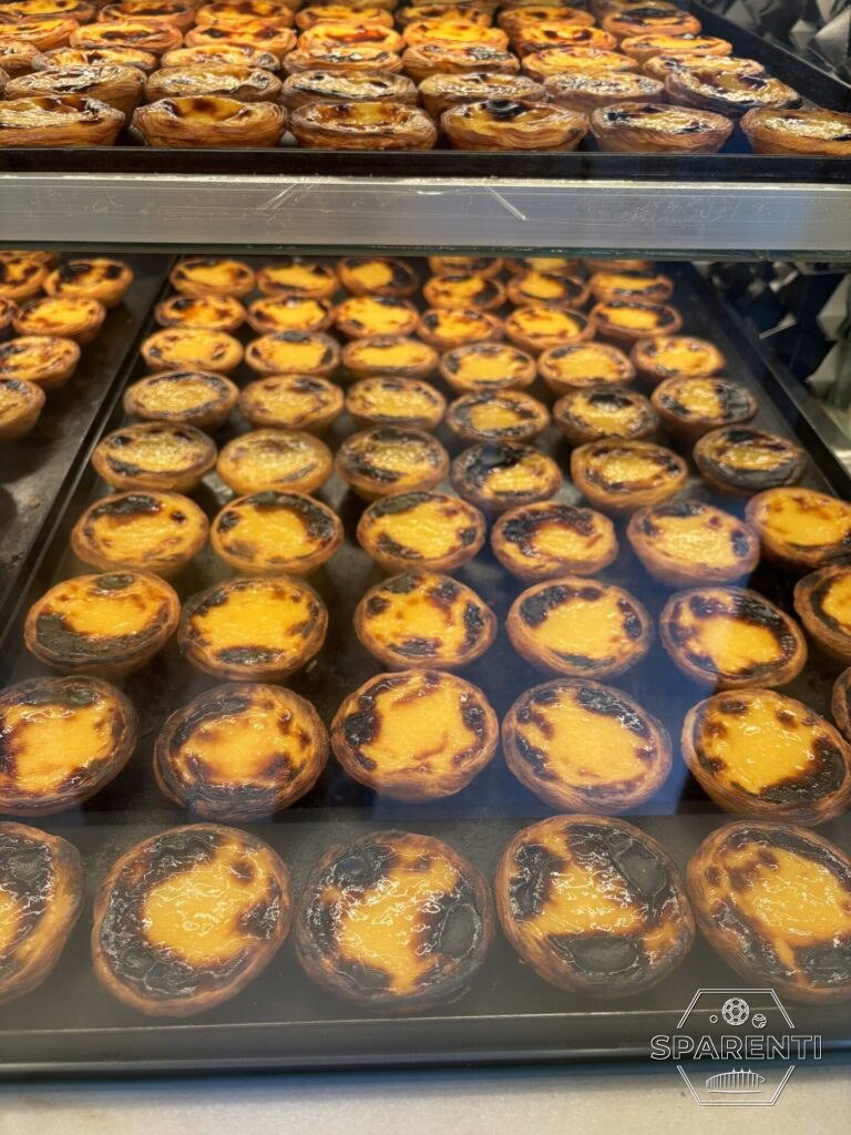 Verse past&eacute;is de nata in Lissabon