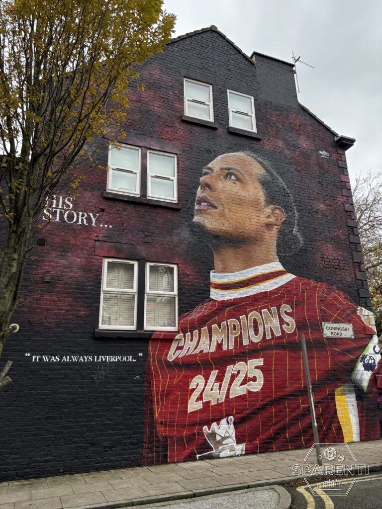 Mural van Virgil van Dijk bij Anfield