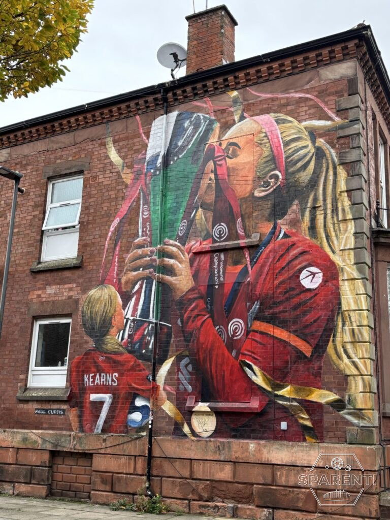Mural van Missy Bo Kearns van Liverpool Women bij Anfield