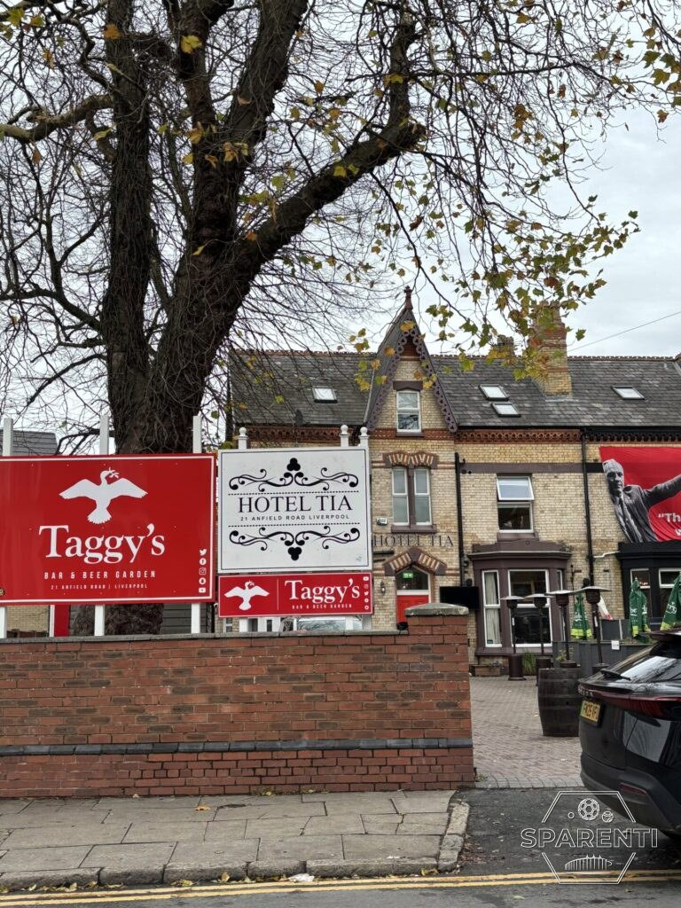 Taggy’s Bar en Hotel Tia aan Anfield Road