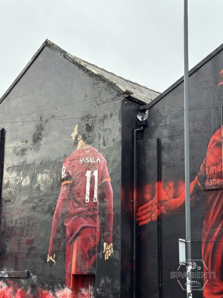 Mural van Mohamed Salah bij Anfield