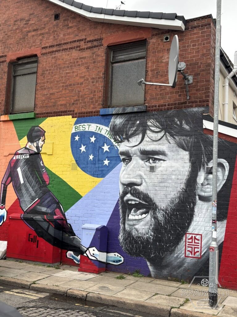 Mural van Alisson Becker bij Anfield