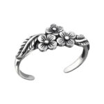 Teenring met bloem motief in 925 zilver van Zilverana. One size fits all