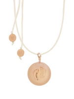 ProudMaMa zwangerschapsketting bola voetjes Sofie cremekleurig