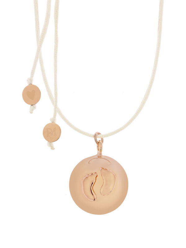 ProudMaMa zwangerschapsketting bola voetjes Sofie cremekleurig